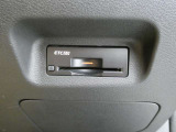 純正ETC2.0付 料金所もスムーズに通れ、割引料金の適用もあります。ビルトインできれいに収まっており、見た目もスマートです。