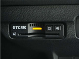 ◆ETC2.0装着◆進化したドライブ体験。料金収受システムだけだったETCが生まれ変わって、高速道路を賢く使うETC2.0に進化しました。多彩な情報サービスが便利で快適なドライブ体験を提供します。