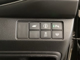 ハンドルの右側にHondaセンシング用のメインスイッチとパワーテールゲートスイッチがついています。パワーテールゲートスイッチは車内からでもテールゲートの開け閉めを電動でできます。