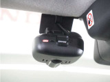 ◆ドライブレコーダー◆映像・音声などを記録する自動車用の装置です。 もしもの事故の際の記録はもちろん、旅行の際の思い出としてドライブの映像を楽しむことができます。