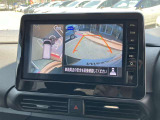 アラウンドビューモニターは4方のカメラで真上から車を見たようにモニターで確認ができる日産の自慢の装備です。是非実際の車で体感してみてください。