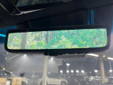 【デジタルインナーミラー】後席の大きな荷物や同乗者で後方が確認しづらい時でも安心!カメラが撮影した車両後方の映像をルームミラー内に表示。クリアな視界で状況の確認が可能です!