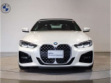 ☆BMWの代名詞とも言える【キドニーグリル】一目見ただけでBMW車であると認識できる確固たるアイコンとして存在感を放ちます☆