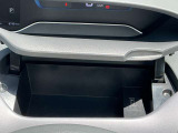 運転席側小物入れ