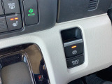 電子パーキングシステム搭載車です。ブレーキホールド機能もついております。アクセルペダルを踏めば自動的に解除します。