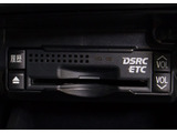 ★ETC(DSRC)が装備されています!!社外品とは違い収まりの良いデザインが人気!高速道路を利用する際は必需品ですよね!!ストレス無く料金所を通過出来ます!!