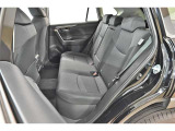 中古車をキレイで気持ちよくお乗りいただけるよう、エンジンルームからシートを外した洗浄まで、目に見えない部分も徹底的に洗浄しています!