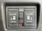 【両側パワースライドドア】スマートキーや運転席のスイッチで後席両側スライドドアの開閉が可能♪電動だから力を入れてドアを開ける必要が無く、小さなお子様でも簡単に開け閉めでき快適です♪