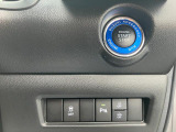 ボタン1つでエンジンを始動【キーレスプッシュスタート】!各機能のスイッチは運転席から操作ラクラク。