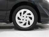 タイヤサイズは(185/60R15)でキャップ付きスチールホイールです!