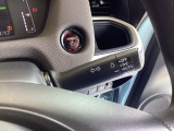 【オートライト(AUTO)】外の明るさをシステムが感知して、自動でヘッドライトが点灯します。ヘッドライトつけ忘れを防ぐ便利機能です