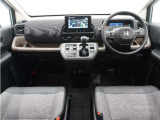 ◆視界広々で非常に運転しやすくロングドライブでも疲れを感じさせないすっきりとまとまったインパネ周りです。