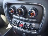 ◆LIBERALAは、輸入車選びの新たなスタイルを提案するインポート・セレクト・ブランドです。オーナー様となる方がクルマから直接感じる感性を第一にした、最良の一台との出会いをコーディネートいたします。