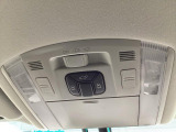 【両側スライドドア】駐車場で隣の車との間隔が狭く乗りにくい時、スライドドアなら安心!ドアオープン時も幅を取らず、開口部が広いので乗り降りがとっても簡単です。大きな荷物の出し入れも後席から可能♪
