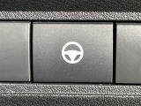 【ハンドル支援】左右のレーンマーカーを検出し、車線中央付近を走行するようにステアリングを制御し、運転者のハンドル操作を支援します。機能には限界があるためご注意ください。