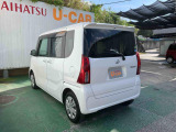 左斜め後ろ