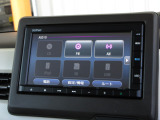 ナビゲーションはギャザズメモリーナビ(VXM-235Ci)を装着しております。AM、FM、CD、Bluetoothがご使用いただけます。初めて訪れた場所でも安心ですね!