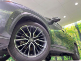 【純正20インチアルミホイール】外観にマッチした純正アルミホイールを装着しております。各種社外アルミホイールや、スタッドレスタイヤも取扱いしております。是非ご相談ください♪