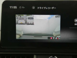 メーカーオプションの前後ドライブレコーダー付きです。