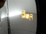 &rdquo;隣の車線を走る車両をレーダーで検知し、ドアミラーでは確認しにくい後側方エリアに存在する車両に加えて、急接近してくる車両も検知します。車両を検知するとドアミラーに搭載されたLEDインジケーターが点灯