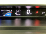 走行中も一目で分かるデジタルメーターでスピードのチェックもしやすいので、安全運転のお手伝いに!!!