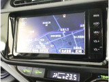 純正ナビを装備。タッチパネル式で使いやすく、お出かけもラクラクです。