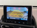 【バックカメラ】リバースにするだけで映ります、後方の安全確認や、狭い駐車場での車庫入れ、雨の日や夜間など視界の悪い時に便利です!安全にバックする為には欠かせない装備です。