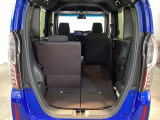 軽い力でサッと倒せるシートアレンジ。急に荷物が増えても、その場でサクッとスペースを広げられます。毎日の『困った』を『助かった』に変える工夫が満載です。