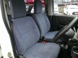 運転席・助手席ともにキレイですよ。