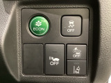 Hondaセンシング用の、VSA(ABS+TCS+横滑り抑制)解除と路外逸脱抑制機能のオンオフスイッチなどはハンドルの右側に装備しています。燃費に役立つECONボタンもここです。