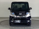 ディスチャージヘッドライト【HID】を装備していますのでとても明るく、夜間の走行や雨の日も安全・安心です。
