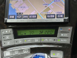 オートエアコンは温度を設定するだけで、自動で風量などを設定してくれます。運転しながら操作も必要ないので、安全性も向上します。