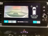 バックでの車庫入れも安心です! リアカメラが付いているバックモニター付のナビディスプレーを装備しております。バンパーについているソナーや、操作線もついており距離感も画面から確認できます。