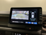 リバースギアに入れるだけで後方の表示へ切り替わります。夜間や雨の日の駐車も楽になりますよ。