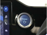 スマートキーを携帯していればキーを取り出さずにドアを施錠&解錠。クルマの始動も可能です。
