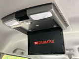 【フリップダウンモニター】大画面モニターで後席でもエンタメをお楽しみいただけます。小さなお子様にも大人気の装備です♪