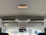★天井のファンが車内の空気を循環させ、前席と後席の温度差を解消。広い車内を隅々まで素早く快適な温度にする親切装備です!