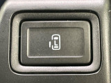 【パワースライドドア】スマートキーや運転席のスイッチでスライドドアの開閉が可能♪電動だから力を入れてドアを開ける必要が無く、小さいお子様でも、重い荷物を持っている時もラクに開け閉めできます♪