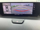 【360&deg;ビューモニター】  とても分かりやすい、クルマの上から見下ろしたような映像で、駐車サポートをしてくれます。