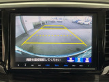 カラービジョンとガイドラインで見やすいバックモニター!車庫入れも楽ちんです♪