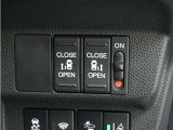 ◆両側電動スライドドア◆狭い駐車場でも乗り降りが楽々♪お子様が隣の車にドアを当ててしまう心配もございません!小さなお子様連れの方もこれで安心。