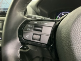 ステアリングにオーディオ操作スイッチが付いています。オーディオ画面に直接タッチしなくても操作が出来ますので、運転に集中できます。