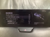 ハンドル操作をアシストすることにより車線からの逸脱回避を支援します。