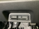 ハンドルの真下にETCがついています。高速道路の料金所の通過も楽々です。 カードの取り出しもしやすい場所についています。