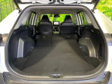 【パワーバックドア】スマートキーや運転席のボタンを押すだけでリアゲートが自動で開閉します!荷物を持っている時や、高い位置にあるバックドアを閉める際に便利な機能です♪