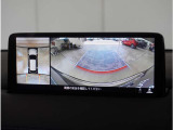 【360&deg;ビュー・モニター】クルマを真上から見たような俯瞰(ふかん)映像や助手席側のサイド映像など、視点を切り替えて表示。さまざまなアングルで視界をサポートします。