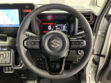 ステアリングから手を離さず、運転に集中したままオーディオ等の操作ができます。