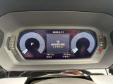 バーチャルコックピッド 電子モニターなので様々な情報を視線を逸らさずに取得することができます。