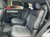 ウォークスルーなのでシートを倒さなくても車内から3列目に移動することが可能です。