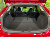 普段のお買い物や通勤、送迎等に十分な荷室スペースを確保しております。セカンドシートを倒すと、大きな荷物の積載も可能です♪
